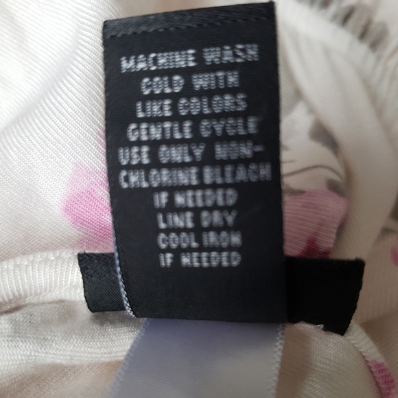 Torrid Women's  Ivory pink Floral cross back short sleeves Blouse Size 3X used - Picture 5 of 5